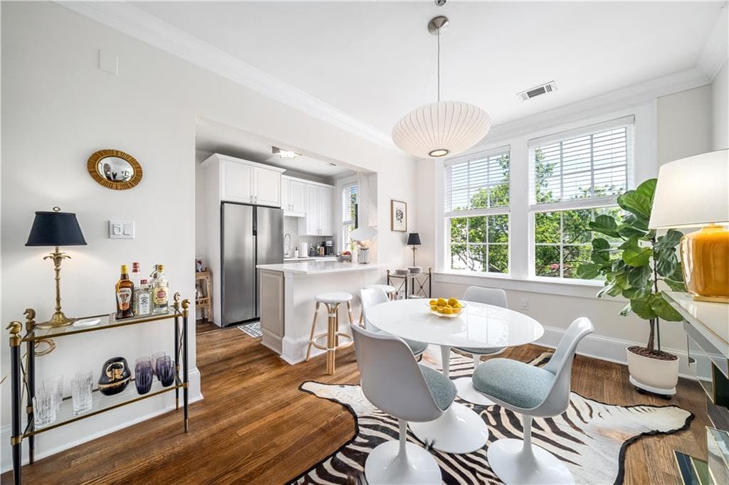 2 bedroom, 1 bathroom, 1,020 sq ft condominium for sale at 2814 Peachtree Road 11, Atlanta, GA 30305 — photo 6