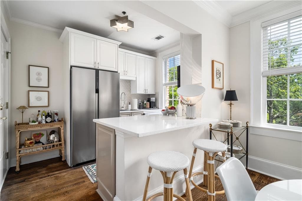 2 bedroom, 1 bathroom, 1,020 sq ft condominium for sale at 2814 Peachtree Road 11, Atlanta, GA 30305 — photo 8