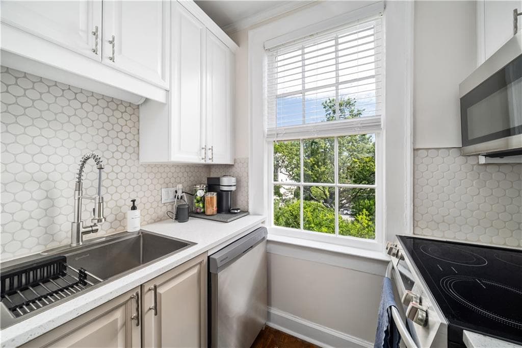 2 bedroom, 1 bathroom, 1,020 sq ft condominium for sale at 2814 Peachtree Road 11, Atlanta, GA 30305 — photo 10