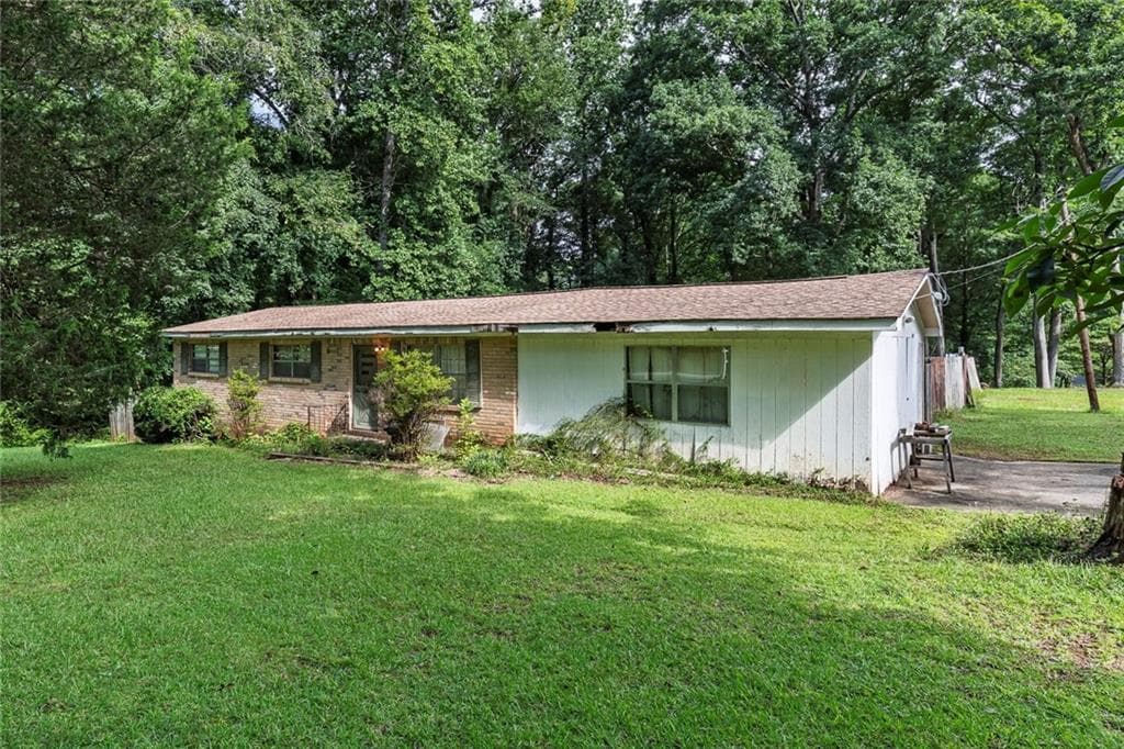 3 bedroom, 2 bathroom, 1,125 sq ft single family residence for sale at 5000 Paris Avenue, Powder Springs, GA 30127