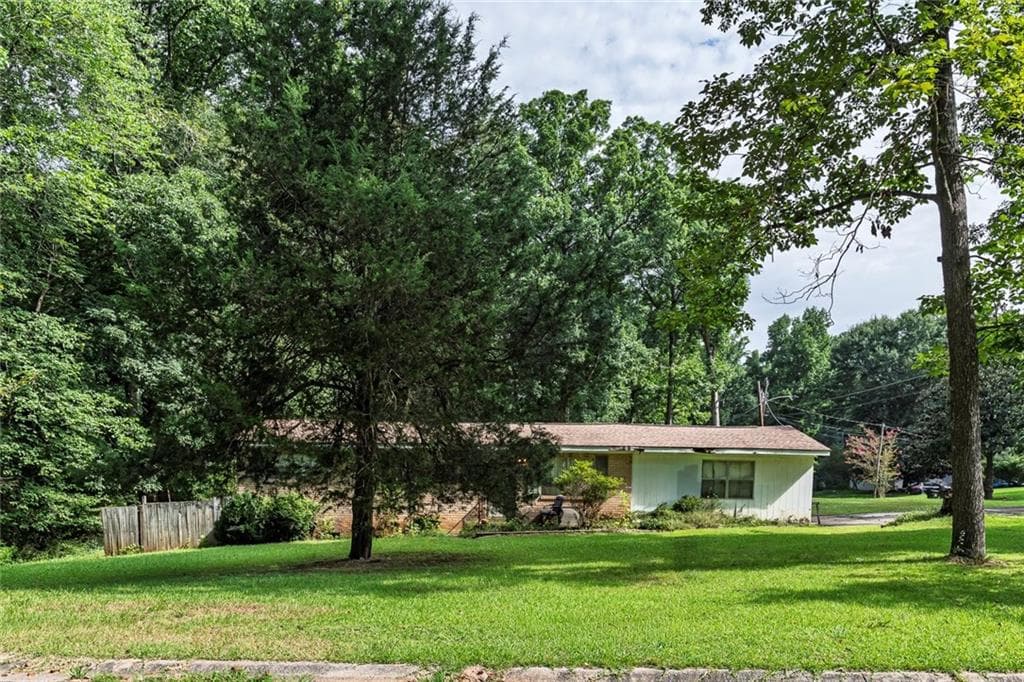 3 bedroom, 2 bathroom, 1,125 sq ft single family residence for sale at 5000 Paris Avenue, Powder Springs, GA 30127 — photo 3