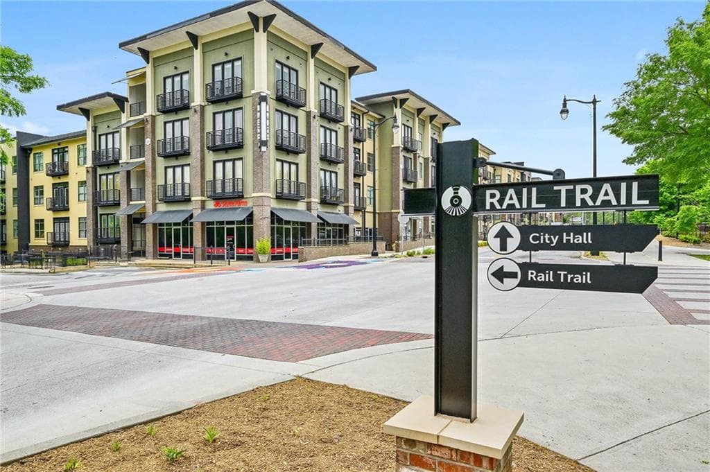 2 bedroom, 2 bathroom, 933 sq ft condominium for sale at 5300 Peachtree Road 101, Atlanta, GA 30341 — photo 1 of 29