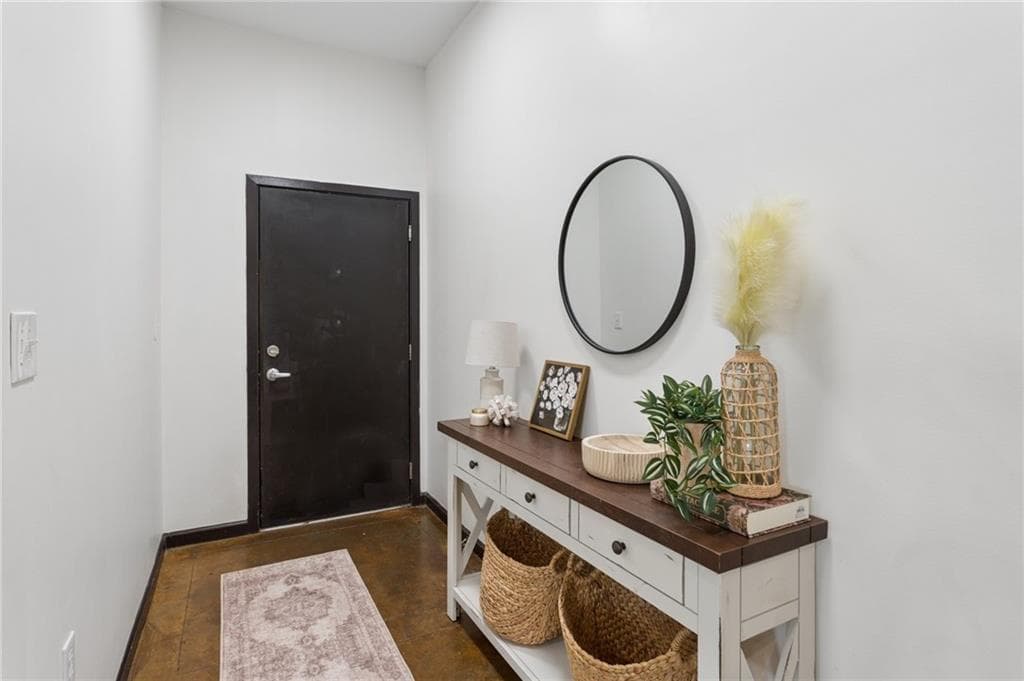 2 bedroom, 2 bathroom, 933 sq ft condominium for sale at 5300 Peachtree Road 101, Atlanta, GA 30341 — photo 5