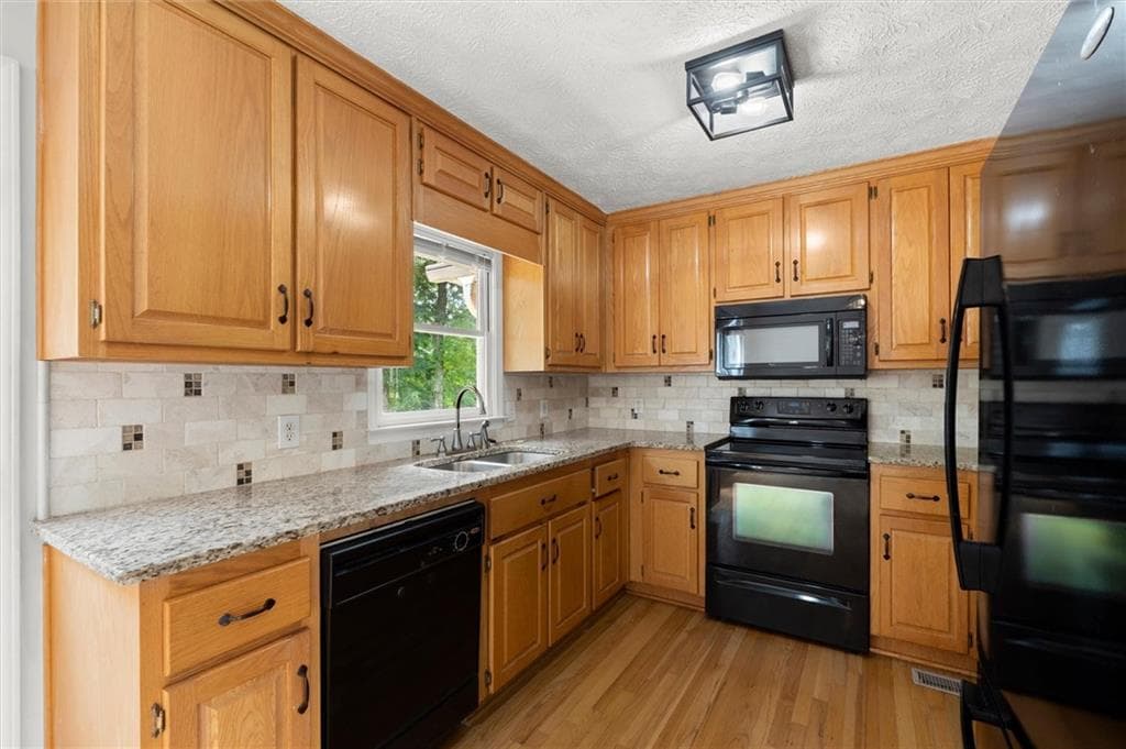 3 bedroom, 3 bathroom, 2,032 sq ft single family residence for sale at 265 Sycamore Drive, Canton, GA 30115 — photo 10
