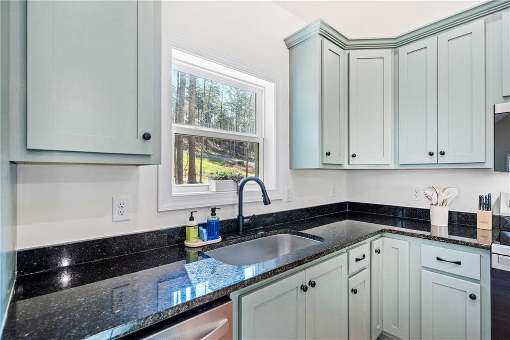 2 bedroom, 2 bathroom, 1,507 sq ft single family residence for sale at 246 Woodward Way, Talking Rock, GA 30175 — photo 10