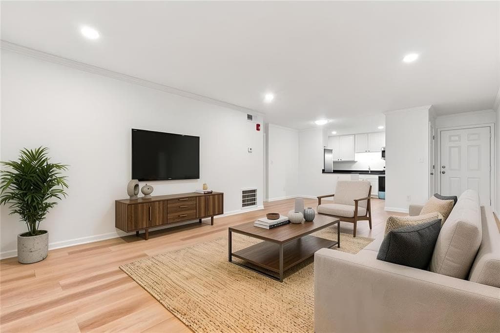 3 bedroom, 2 bathroom, 1,203 sq ft condominium for rent at 5095 Roswell Road 203, Sandy Springs, GA 30342 for $2,200 a month — photo 5
