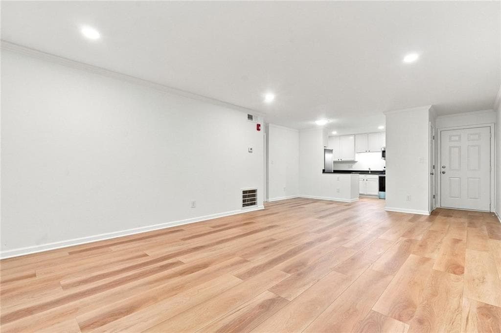 3 bedroom, 2 bathroom, 1,203 sq ft condominium for rent at 5095 Roswell Road 203, Sandy Springs, GA 30342 for $2,200 a month — photo 6