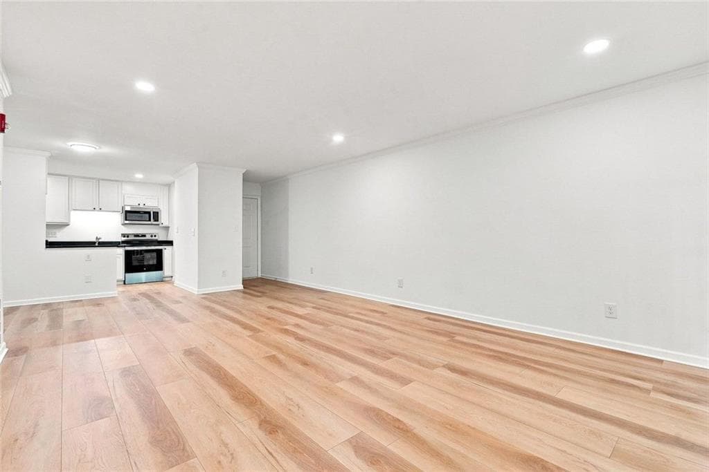 3 bedroom, 2 bathroom, 1,203 sq ft condominium for rent at 5095 Roswell Road 203, Sandy Springs, GA 30342 for $2,200 a month — photo 7