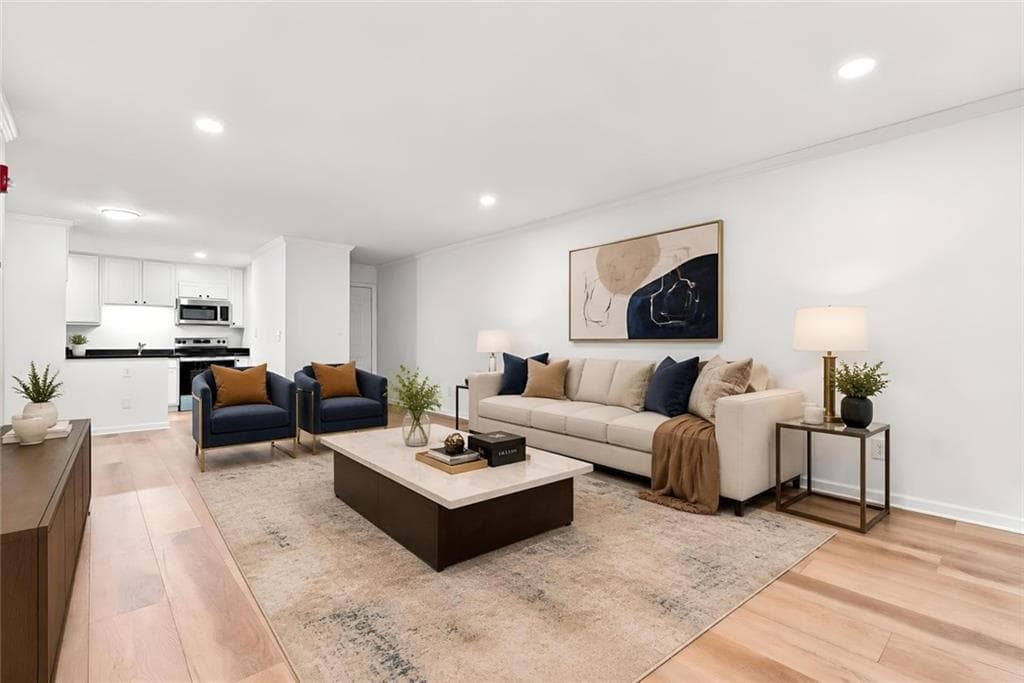 3 bedroom, 2 bathroom, 1,203 sq ft condominium for rent at 5095 Roswell Road 203, Sandy Springs, GA 30342 for $2,200 a month — photo 8
