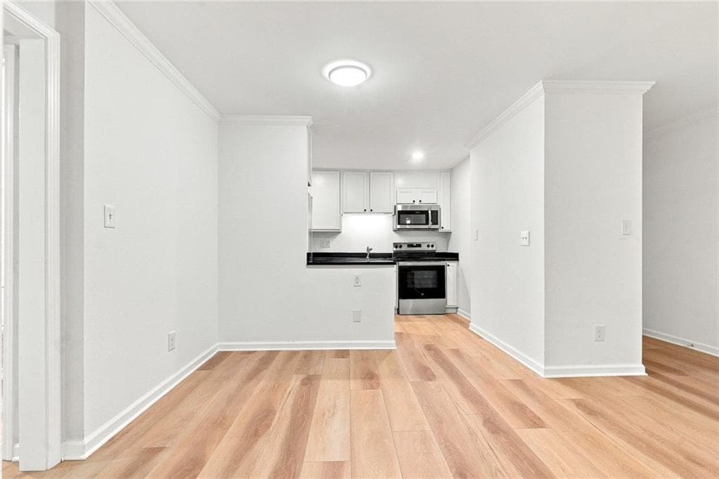 3 bedroom, 2 bathroom, 1,203 sq ft condominium for rent at 5095 Roswell Road 203, Sandy Springs, GA 30342 for $2,200 a month — photo 10