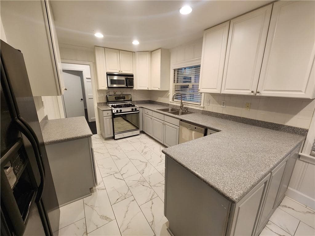 3 bedroom, 2 bathroom, 2,006 sq ft single family residence for rent at 2348 Clairmont Road, Atlanta, GA 30329 for $2,495 a month — photo 8