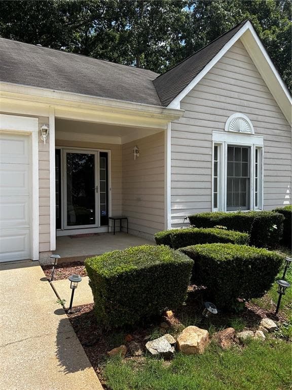 3 bedroom, 3 bathroom, 2,060 sq ft single family residence for sale at 4949 Penscot Way, Stone Mountain, GA 30088 — photo 3