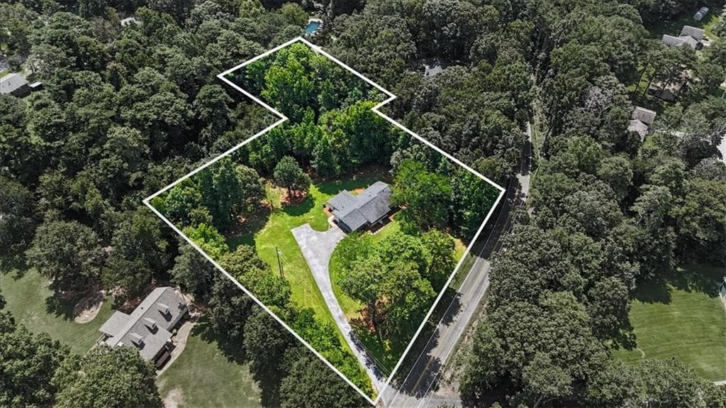 3 bedroom, 2 bathroom, 1,664 sq ft single family residence for sale at 3986 Bearden Lane, Douglasville, GA 30135 — photo 2