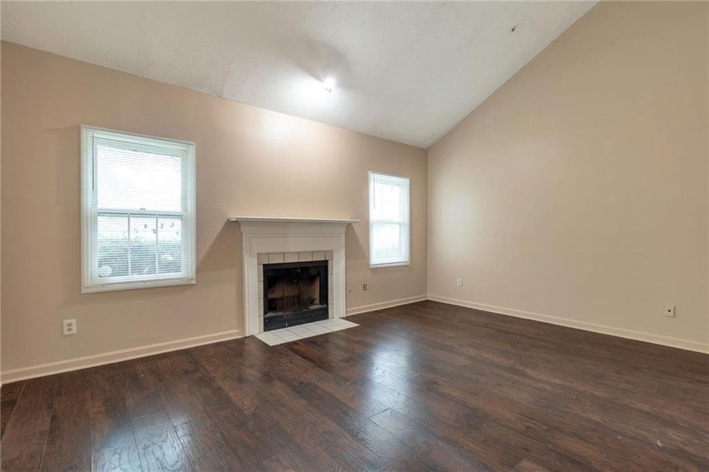2 bedroom, 2 bathroom, 1,323 sq ft townhouse for sale at 2250 Wellington Circle, Lithonia, GA 30058 — photo 3