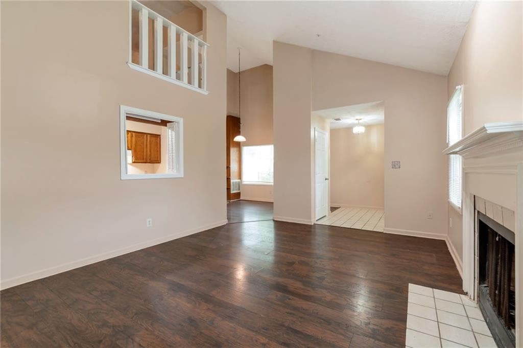 2 bedroom, 2 bathroom, 1,323 sq ft townhouse for sale at 2250 Wellington Circle, Lithonia, GA 30058 — photo 4