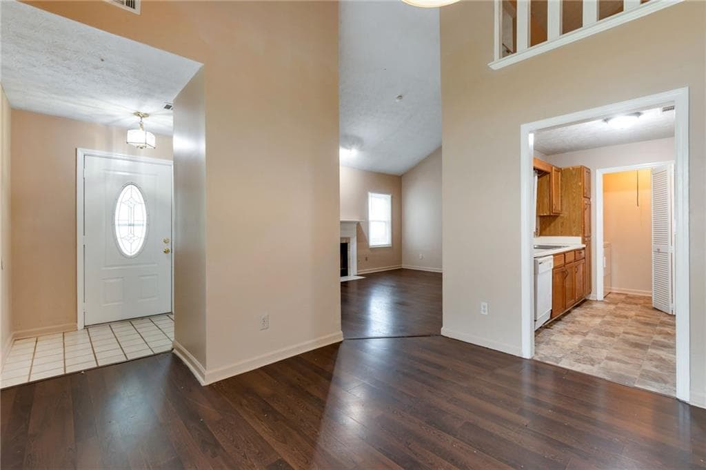 2 bedroom, 2 bathroom, 1,323 sq ft townhouse for sale at 2250 Wellington Circle, Lithonia, GA 30058 — photo 6