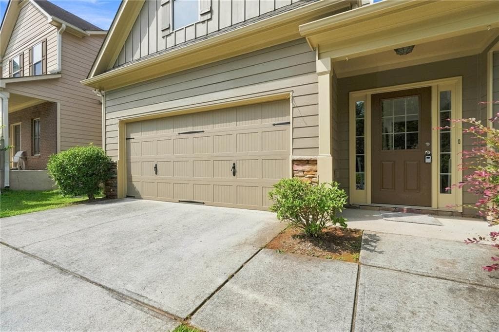 4 bedroom, 3 bathroom, 2,602 sq ft single family residence for sale at 4128 Brynhill Lane, Buford, GA 30518 — photo 2