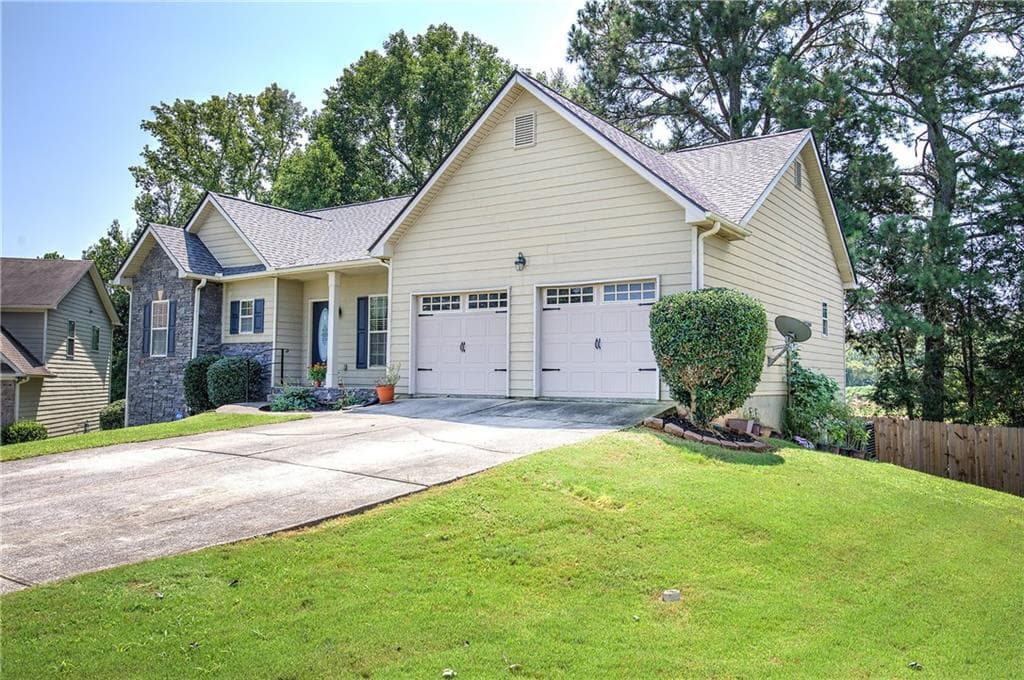 4 bedroom, 3 bathroom, 2,886 sq ft single family residence for sale at 21 Hamil Court, Cartersville, GA 30120 — photo 2