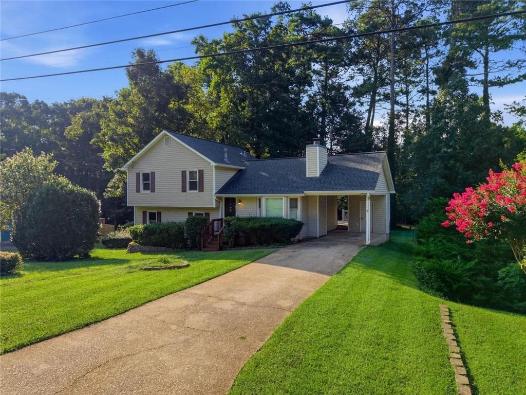 4 bedroom, 2 bathroom, 1,712 sq ft single family residence for sale at 1380 Ashbrook Drive, Lawrenceville, GA 30043 — photo 3