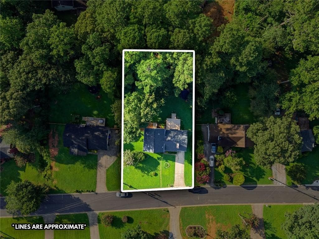 4 bedroom, 2 bathroom, 1,712 sq ft single family residence for sale at 1380 Ashbrook Drive, Lawrenceville, GA 30043 — photo 4