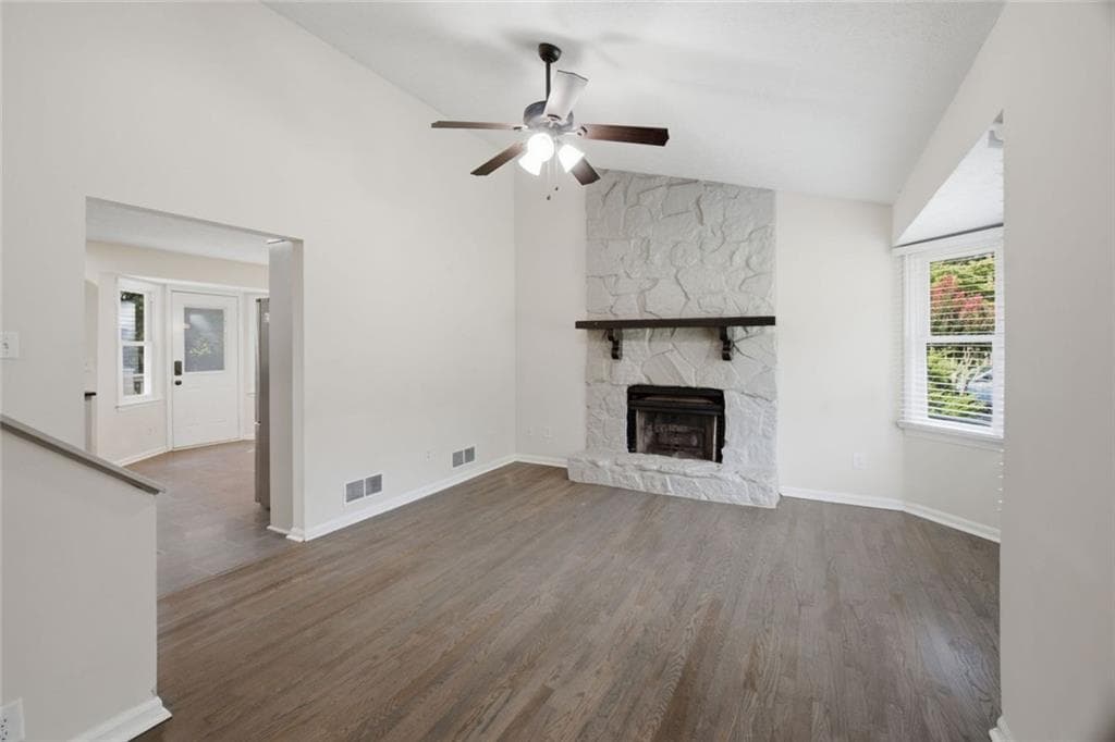 4 bedroom, 2 bathroom, 1,712 sq ft single family residence for sale at 1380 Ashbrook Drive, Lawrenceville, GA 30043 — photo 5