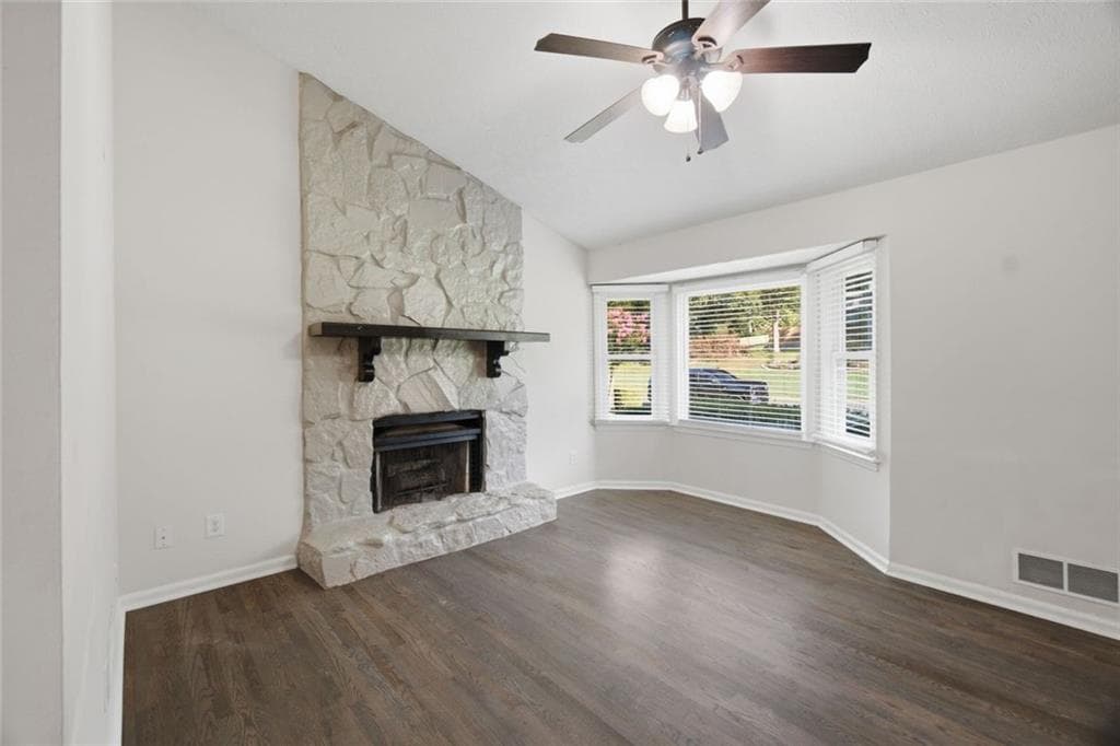 4 bedroom, 2 bathroom, 1,712 sq ft single family residence for sale at 1380 Ashbrook Drive, Lawrenceville, GA 30043 — photo 6