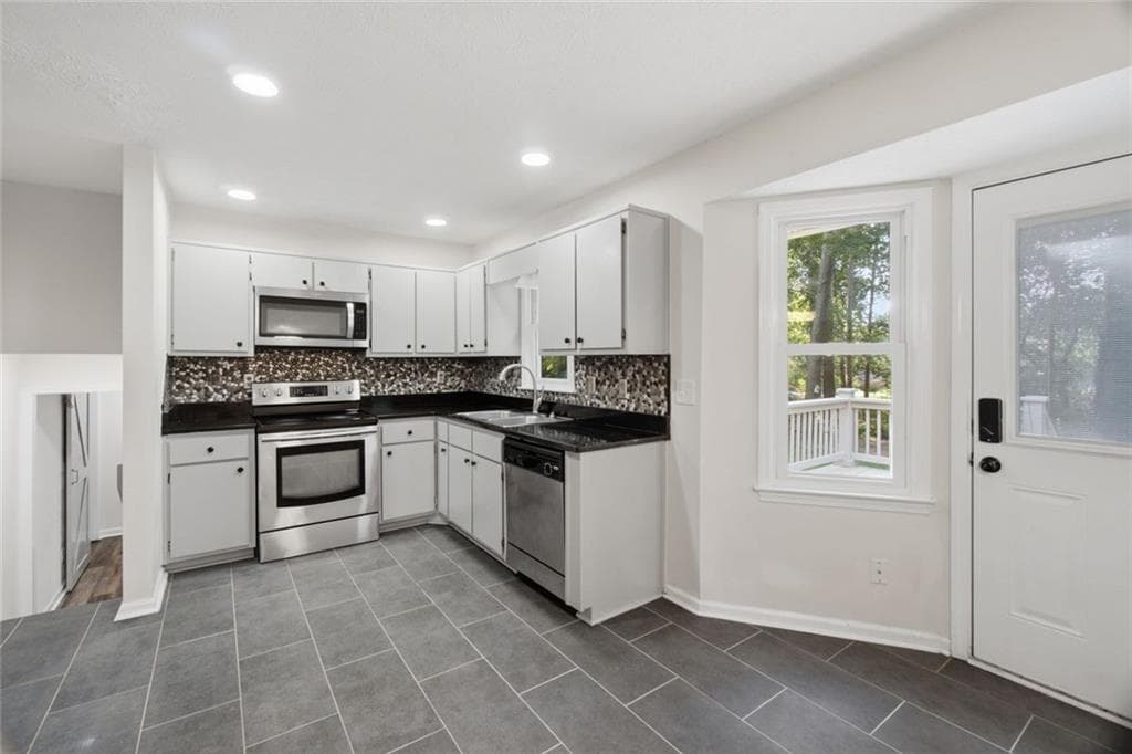 4 bedroom, 2 bathroom, 1,712 sq ft single family residence for sale at 1380 Ashbrook Drive, Lawrenceville, GA 30043 — photo 10