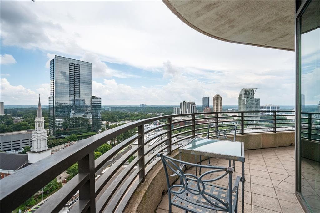 2 bedroom, 3 bathroom, 2,262 sq ft condominium for sale at 750 Park Avenue 21E, Atlanta, GA 30326 — photo 4
