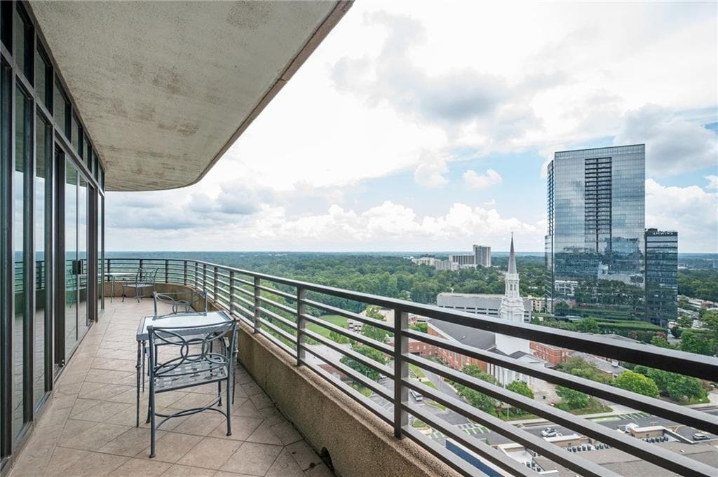 2 bedroom, 3 bathroom, 2,262 sq ft condominium for sale at 750 Park Avenue 21E, Atlanta, GA 30326 — photo 5