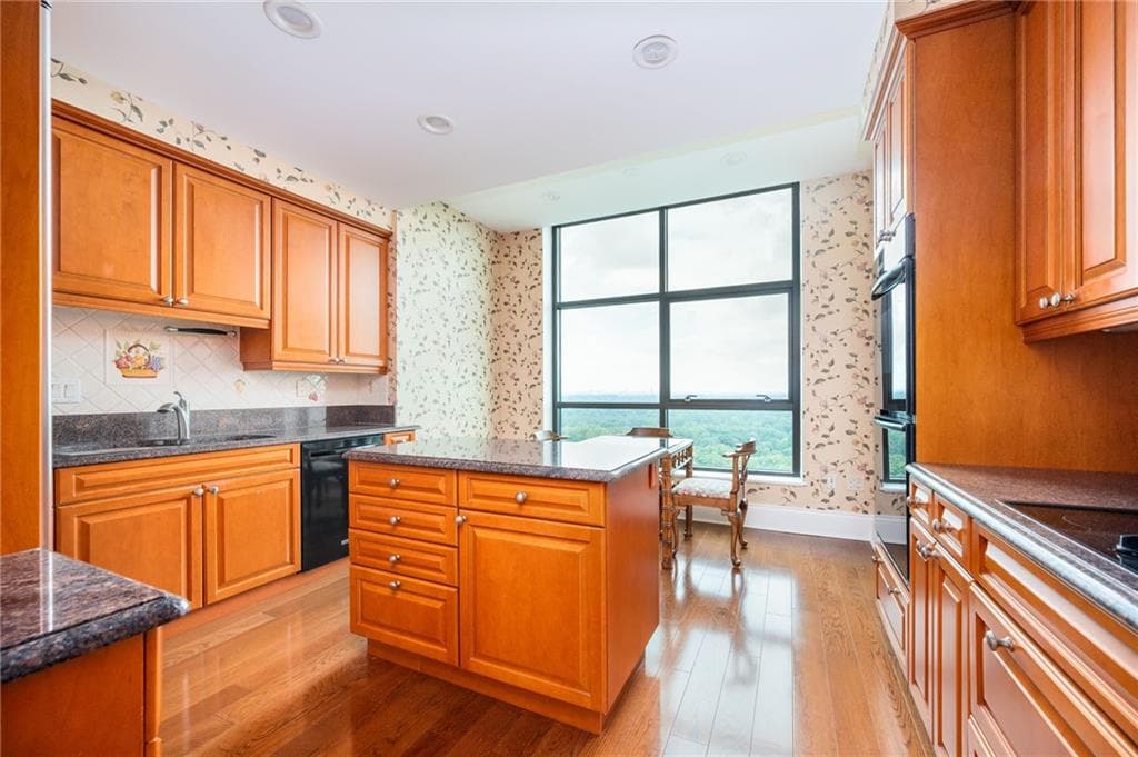2 bedroom, 3 bathroom, 2,262 sq ft condominium for sale at 750 Park Avenue 21E, Atlanta, GA 30326 — photo 7