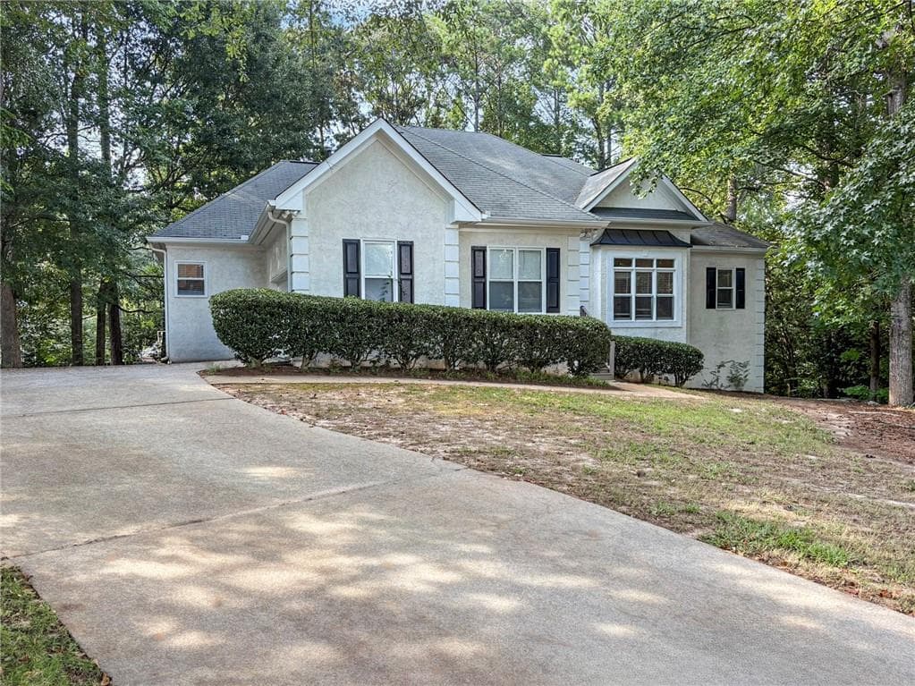 5 bedroom, 4 bathroom, 3,884 sq ft single family residence for sale at 100 Wyngate Drive, Newnan, GA 30265