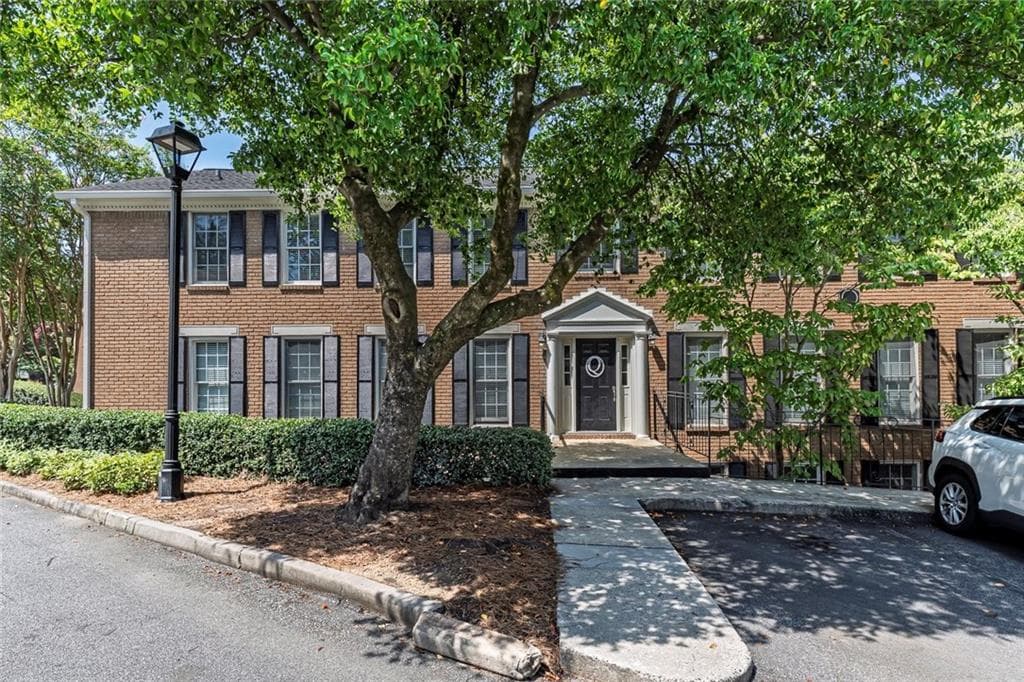 2 bedroom, 2 bathroom, 1,050 sq ft condominium for sale at 1101 Collier Road Q5, Atlanta, GA 30318