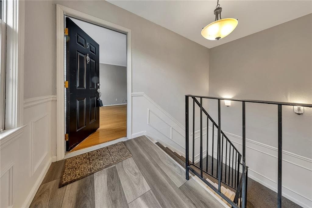 2 bedroom, 2 bathroom, 1,050 sq ft condominium for sale at 1101 Collier Road Q5, Atlanta, GA 30318 — photo 3