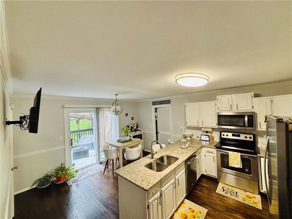 3 bedroom, 3 bathroom, 2,500 sq ft single family residence for sale at 2940 Spring Ridge Circle, Snellville, GA 30039 — photo 9