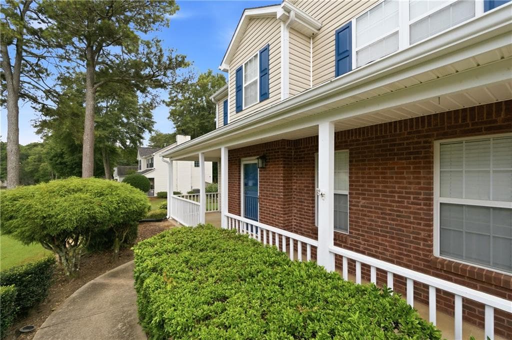 3 bedroom, 3 bathroom, 1,630 sq ft single family residence under contract at 4255 Willow Springs Drive, Loganville, GA 30052 — photo 3