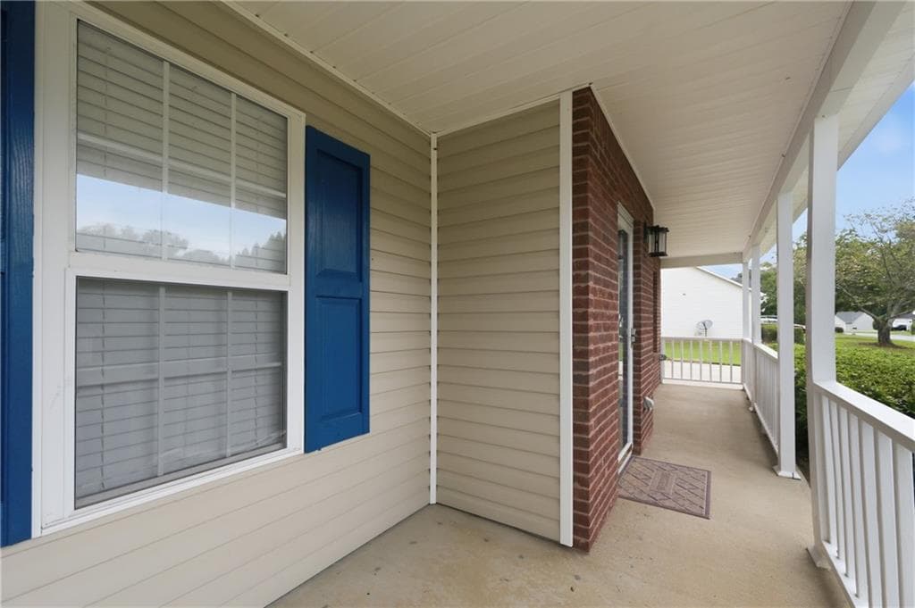 3 bedroom, 3 bathroom, 1,630 sq ft single family residence under contract at 4255 Willow Springs Drive, Loganville, GA 30052 — photo 4