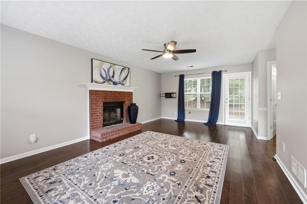 3 bedroom, 3 bathroom, 1,630 sq ft single family residence under contract at 4255 Willow Springs Drive, Loganville, GA 30052 — photo 6