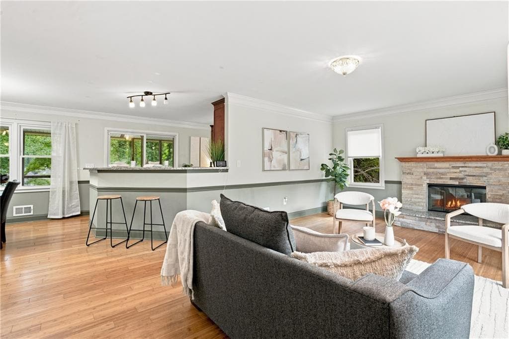 4 bedroom, 2 bathroom, 2,275 sq ft single family residence under contract at 252 Shiloh Hills Drive, Kennesaw, GA 30144 — photo 2