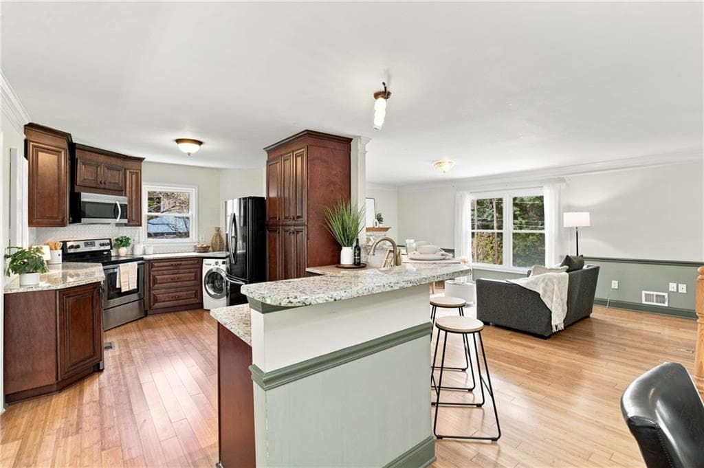4 bedroom, 2 bathroom, 2,275 sq ft single family residence under contract at 252 Shiloh Hills Drive, Kennesaw, GA 30144 — photo 8
