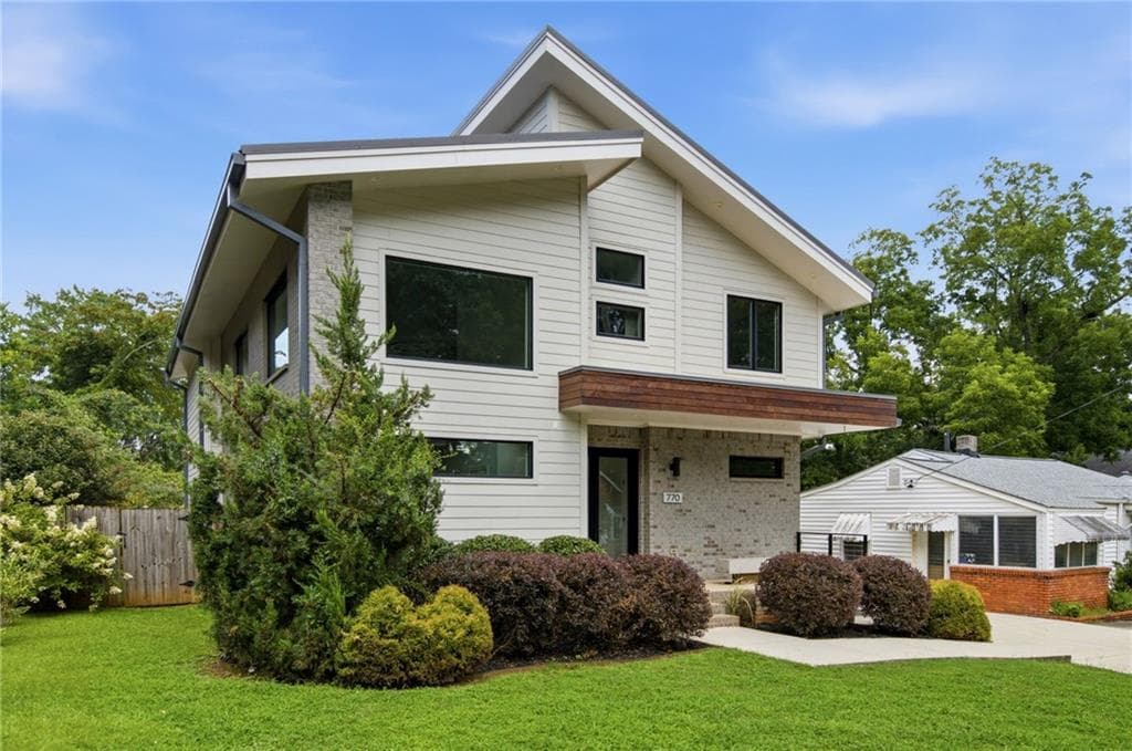 4 bedroom, 3 bathroom, 2,694 sq ft single family residence sold at 770 Livingstone Place, Decatur, GA 30030