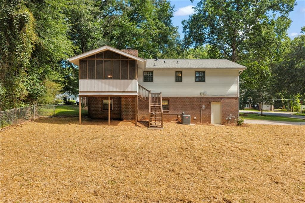 4 bedroom, 3 bathroom, 1,945 sq ft single family residence under contract at 6193 Pine Lane, Douglasville, GA 30135 — photo 5