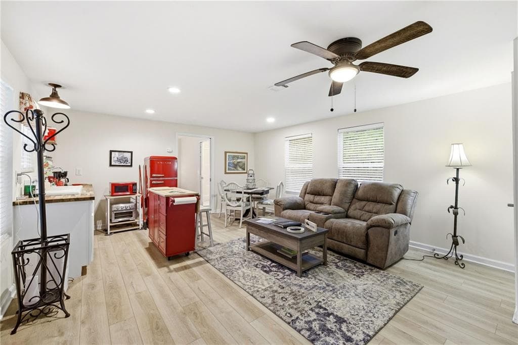 2 bedroom, 2 bathroom, 672 sq ft single family residence for sale at 575 Hidden Valley Drive, Demorest, GA 30535 — photo 4