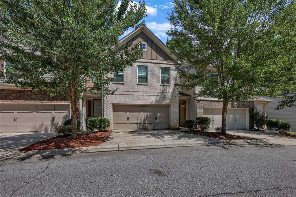 3 bedroom, 3 bathroom, 1,992 sq ft townhouse for sale at 2662 Stonekey Bend, Lithonia, GA 30058