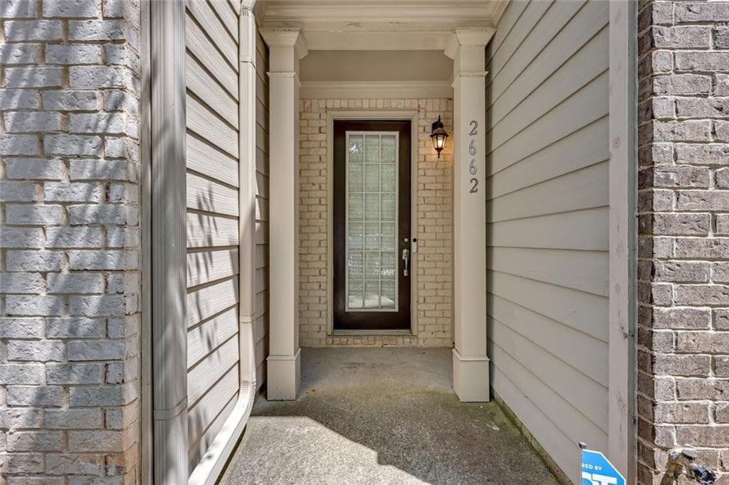 3 bedroom, 3 bathroom, 1,992 sq ft townhouse for sale at 2662 Stonekey Bend, Lithonia, GA 30058 — photo 2