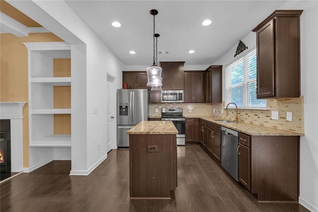3 bedroom, 3 bathroom, 1,992 sq ft townhouse for sale at 2662 Stonekey Bend, Lithonia, GA 30058 — photo 9