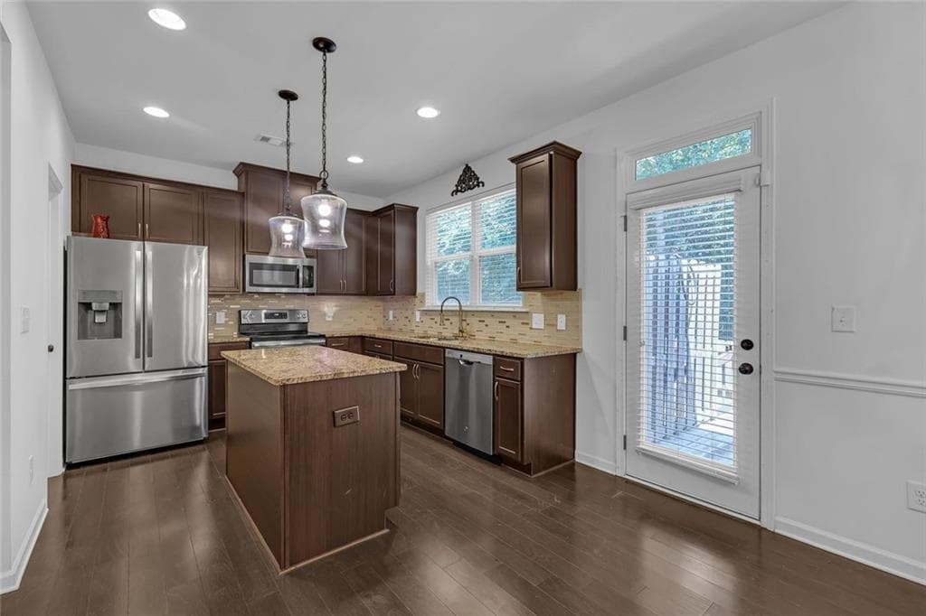 3 bedroom, 3 bathroom, 1,992 sq ft townhouse for sale at 2662 Stonekey Bend, Lithonia, GA 30058 — photo 10