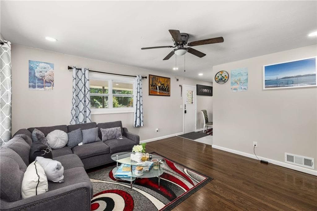 3 bedroom, 2 bathroom, 1,092 sq ft single family residence for sale at 4317 Brookside Drive, Forest Park, GA 30297 — photo 4