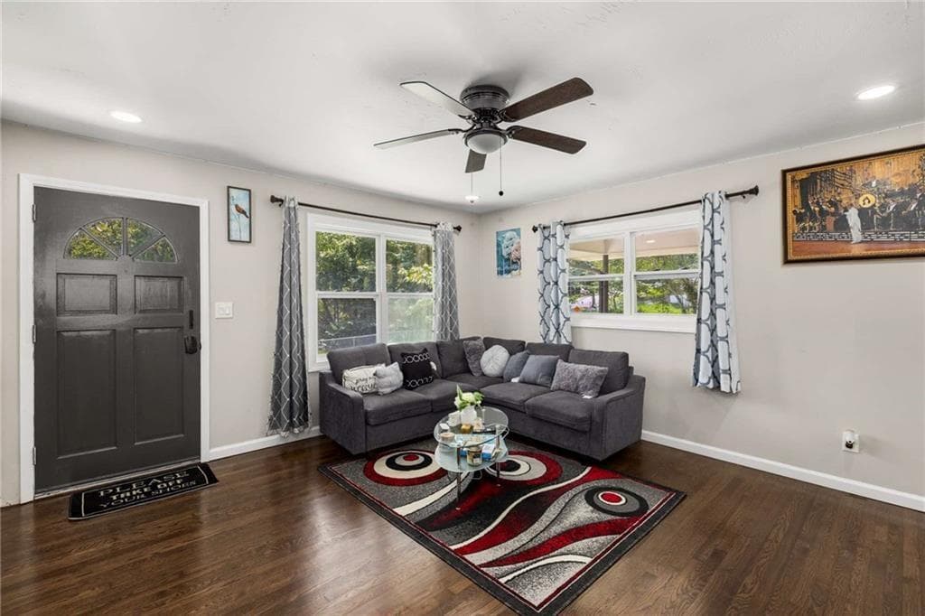 3 bedroom, 2 bathroom, 1,092 sq ft single family residence for sale at 4317 Brookside Drive, Forest Park, GA 30297 — photo 5