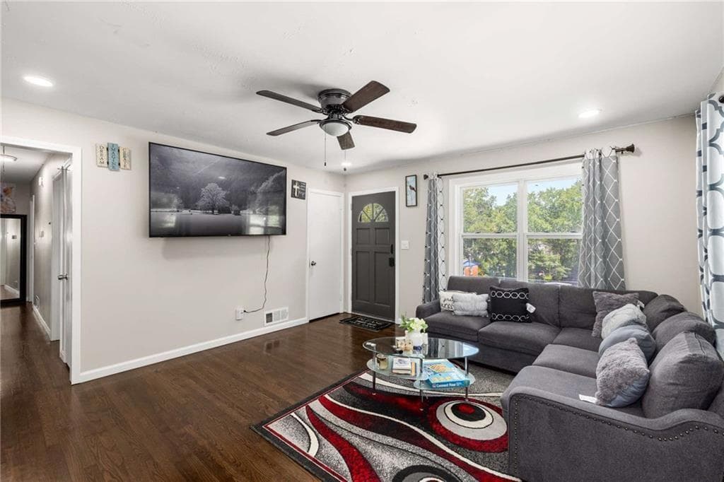 3 bedroom, 2 bathroom, 1,092 sq ft single family residence for sale at 4317 Brookside Drive, Forest Park, GA 30297 — photo 6