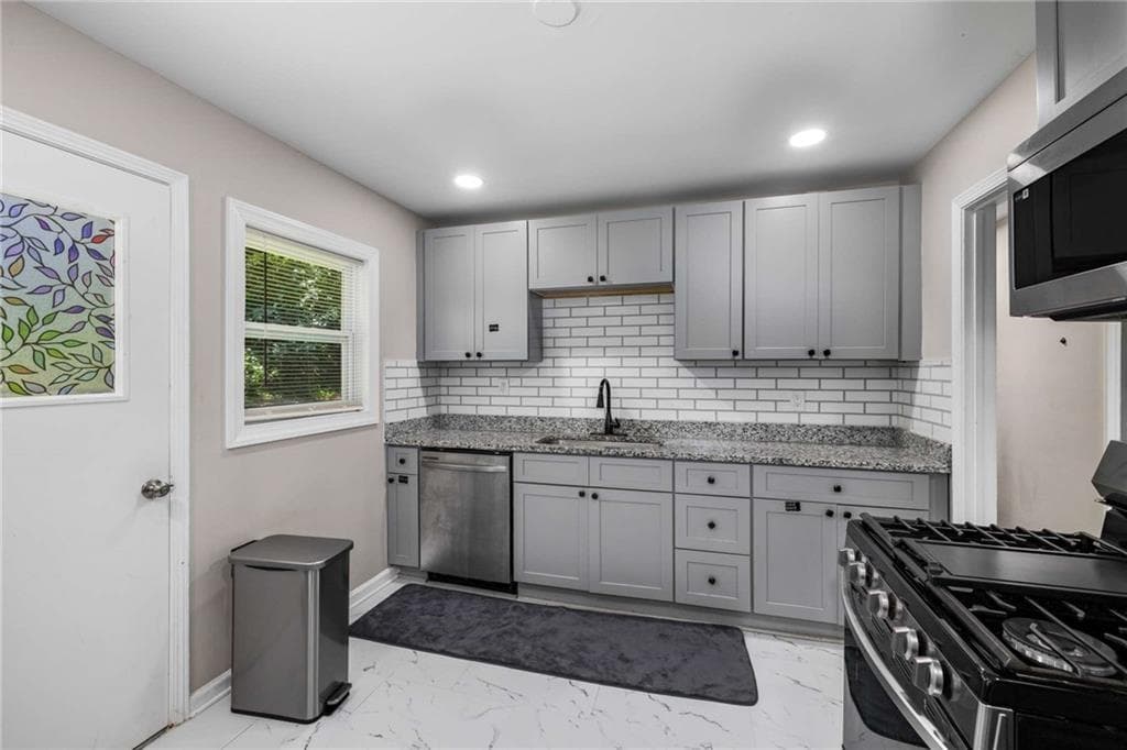 3 bedroom, 2 bathroom, 1,092 sq ft single family residence for sale at 4317 Brookside Drive, Forest Park, GA 30297 — photo 8